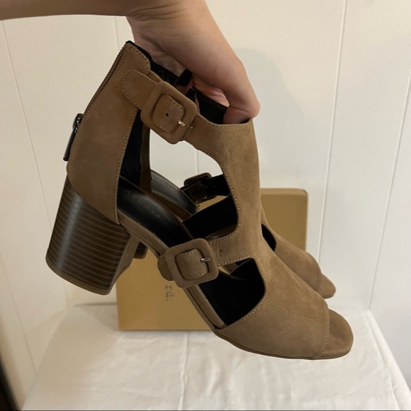 Tan open-toed block heels suede with buckles summer shoes with zipper - Picture 8 of 11